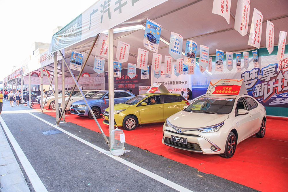 【車展第一天】遇到那個(gè)TA，放棄蘋果8......